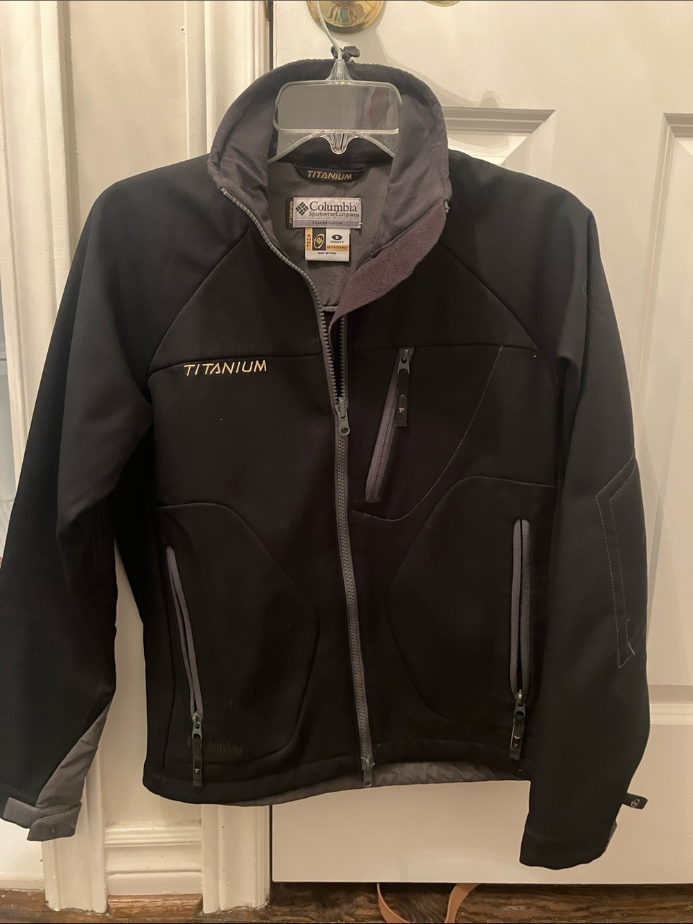 Columbia Titanium Black Ski Jacket with Gray Trim